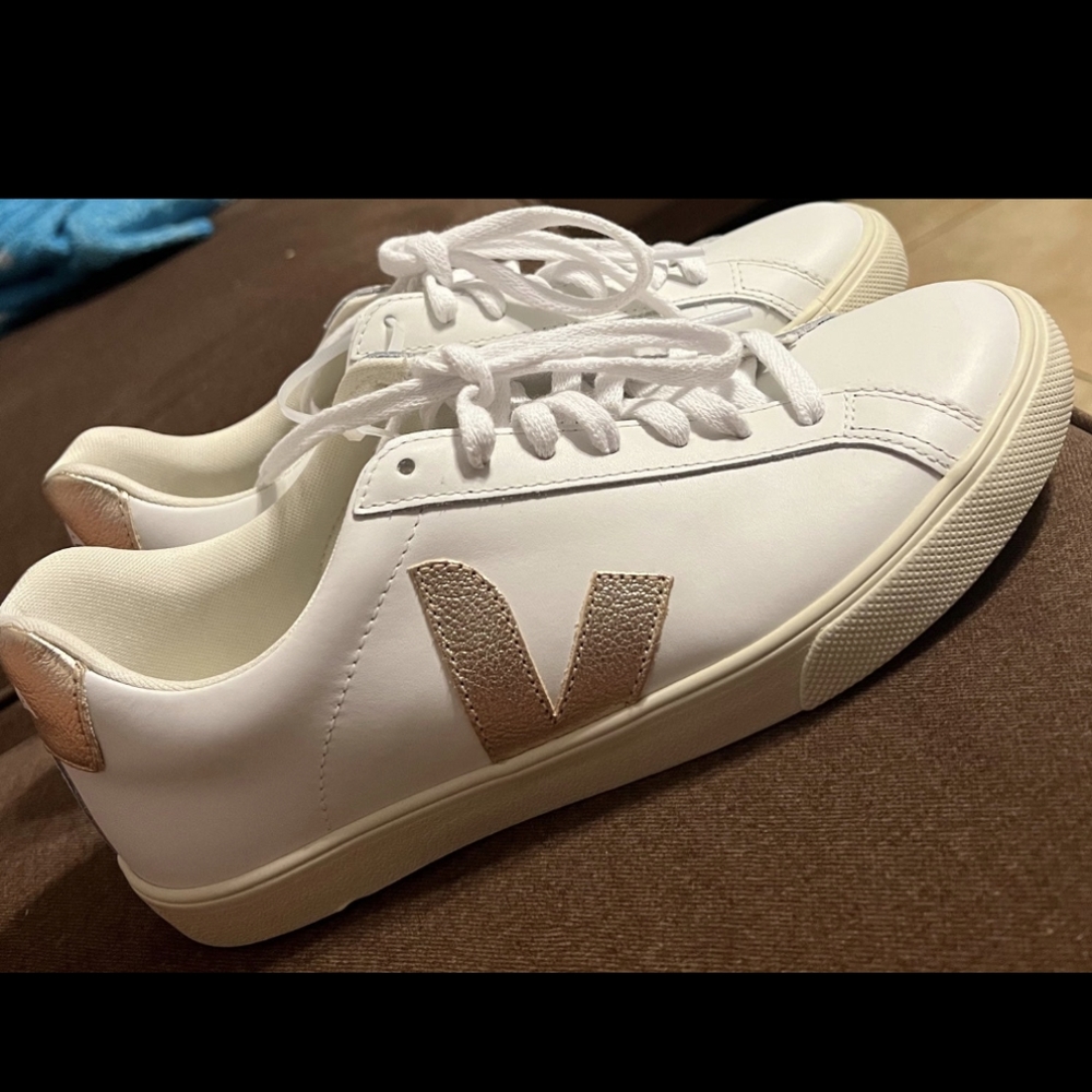 🔥🔥🔥🔥🔥Veja E with gold tone